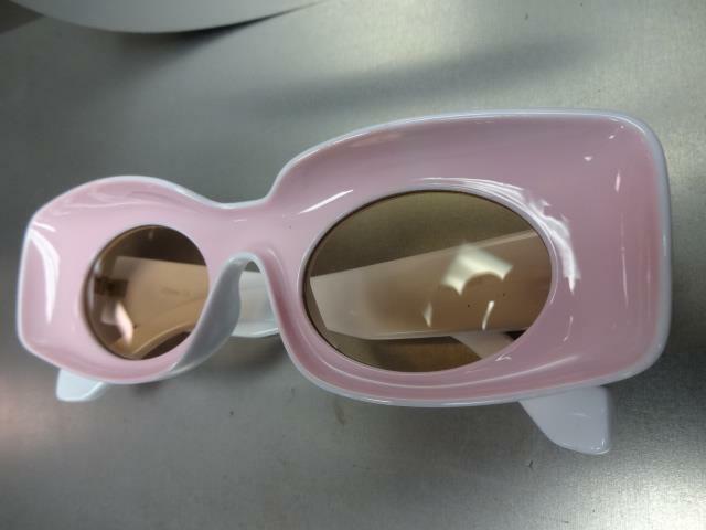 OVERSIZED EXAGGERATED Funky Retro SUN GLASSES Thick White & Pink Frame Oval Lens